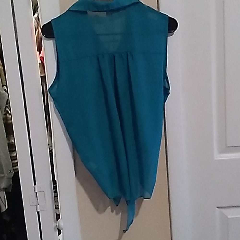 Top - Picture 3 of 4